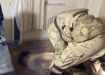 Harmankaya Tabiat Kanyonu’nun yolunu düşen kaya parçası jandarma tarafından kaldırıldı