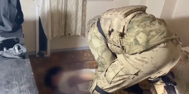 Harmankaya Tabiat Kanyonu’nun yolunu düşen kaya parçası jandarma tarafından kaldırıldı