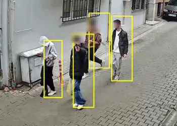 Harmankaya Tabiat Kanyonu’nun yolunu düşen kaya parçası jandarma tarafından kaldırıldı