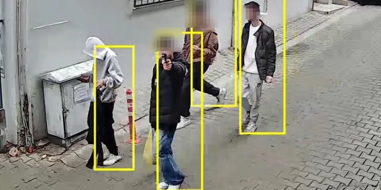 Harmankaya Tabiat Kanyonu’nun yolunu düşen kaya parçası jandarma tarafından kaldırıldı