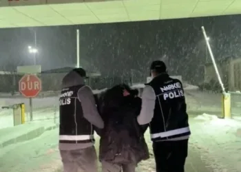 Harmankaya Tabiat Kanyonu’nun yolunu düşen kaya parçası jandarma tarafından kaldırıldı