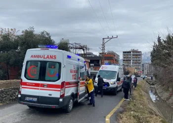 Harmankaya Tabiat Kanyonu’nun yolunu düşen kaya parçası jandarma tarafından kaldırıldı
