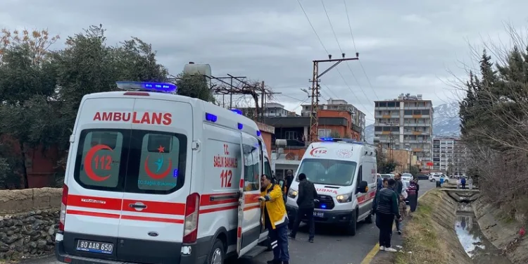 Harmankaya Tabiat Kanyonu’nun yolunu düşen kaya parçası jandarma tarafından kaldırıldı