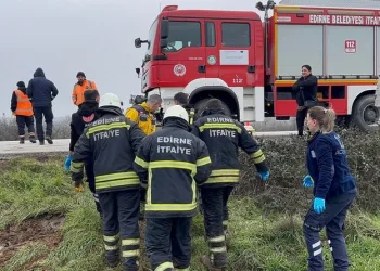 Harmankaya Tabiat Kanyonu’nun yolunu düşen kaya parçası jandarma tarafından kaldırıldı