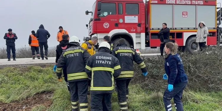 Harmankaya Tabiat Kanyonu’nun yolunu düşen kaya parçası jandarma tarafından kaldırıldı