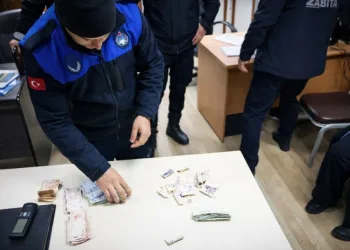 Şarkışla’da uyuşturucu operasyonu: 3 tutuklama