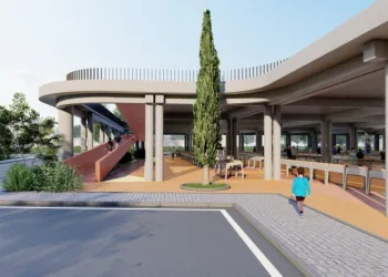 KARAMAN’DA 2 ÇOCUK ANNESİ KADIN BALKONDAN DÜŞEREK AĞIR YARALANDI