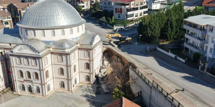 BATMAN’DA KURU SIKI TABANCAYLA KUYUMCU SOYGUNU: 1 KİLO ALTIN ÇALINDI