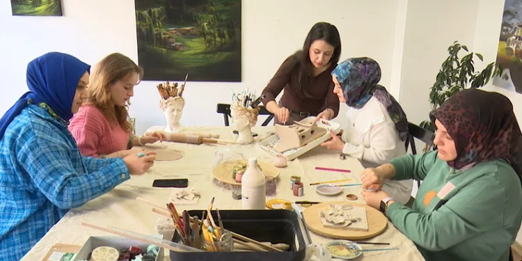 2 Kadın girişimciden sanat atölyesi
