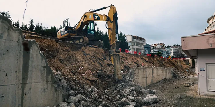 BATMAN’DA KURU SIKI TABANCAYLA KUYUMCU SOYGUNU: 1 KİLO ALTIN ÇALINDI