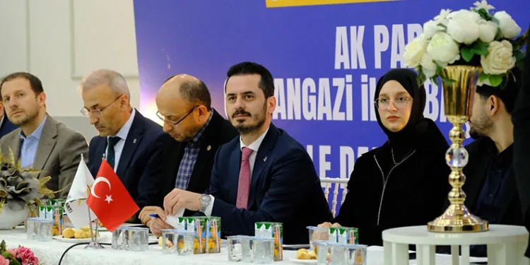 TURGUTLU’DA ŞİDDETLİ YAĞIŞ TOPRAK KAYMASINA NEDEN OLDU