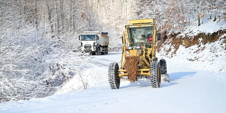 Gemlik Belediyesi’nden Yüksek Kesimlerde Karla Mücadele