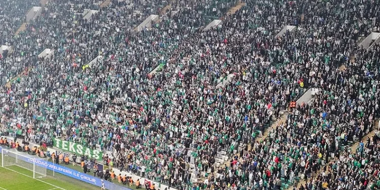 Bursaspor taraftarı tribüne uzak kaldı
