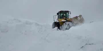 Bingöl’de karla mücadele sürüyor