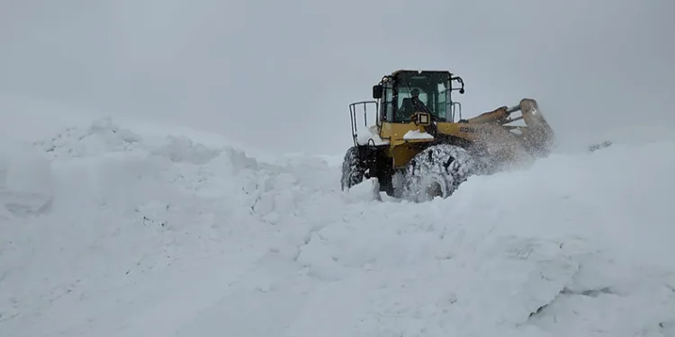 Bingöl’de karla mücadele sürüyor