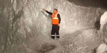 Diyarbakır’da kar kalınlığı 3 metreyi aştı