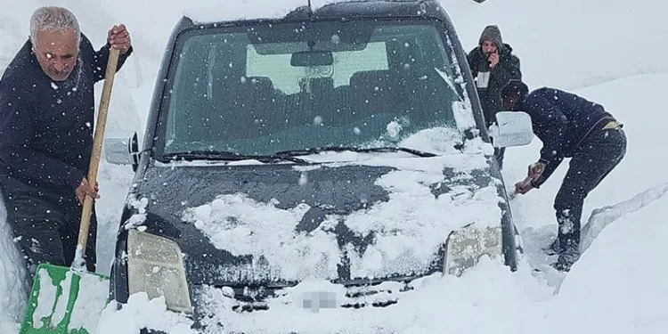 Bahçesaray’da çığ faciası son anda atlatıldı