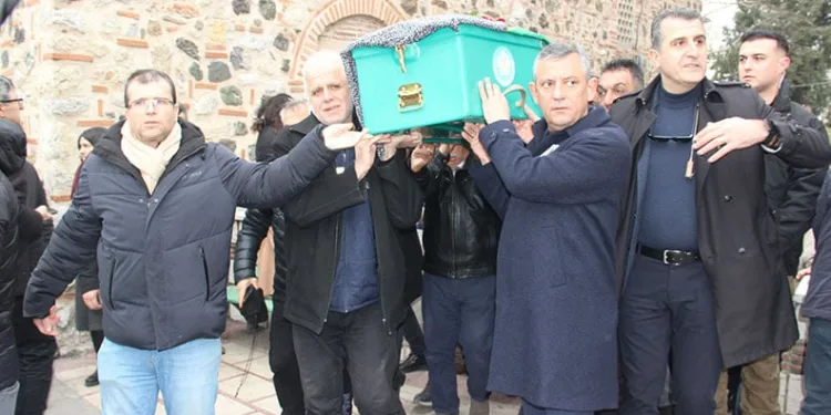 CHP Genel Başkanı Özel, Manisa’da cenaze namazına katıldı