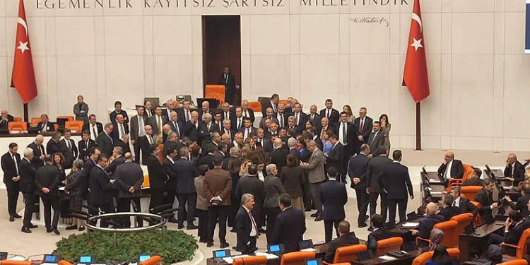 TBMM’de “oy pusulası” gerginliği