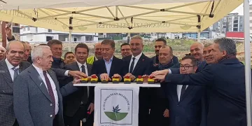 Osmangazi Demirtaş Sakarya Mahallesi’nde kapalı pazar alanının temeli atıldı