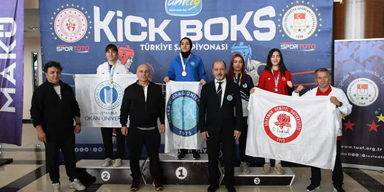 BUÜ’lü kick boksçulardan madalya başarısı