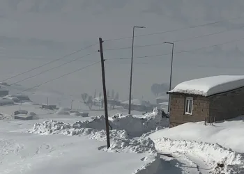 Hakkari’de 68 yerleşim yerinin yolu kapandı