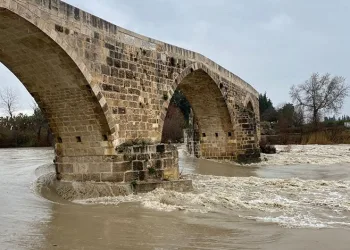 Antalya’da sağanak taşkına yol açtı