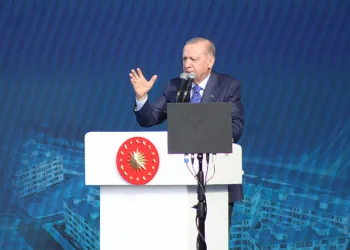 Erdoğan: “Bizimle laf değil, hizmet yarıştırın”