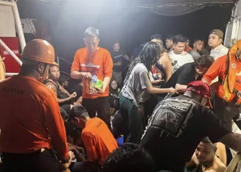 Filipinler’de feribot battı: 15 ölü