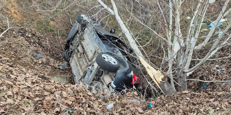 Burdur’da otomobil şarampole devrildi: 4 yaralı
