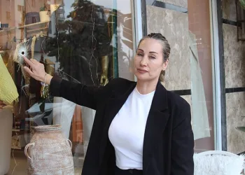 Kapalı mağazaya kurşun yağdırdılar