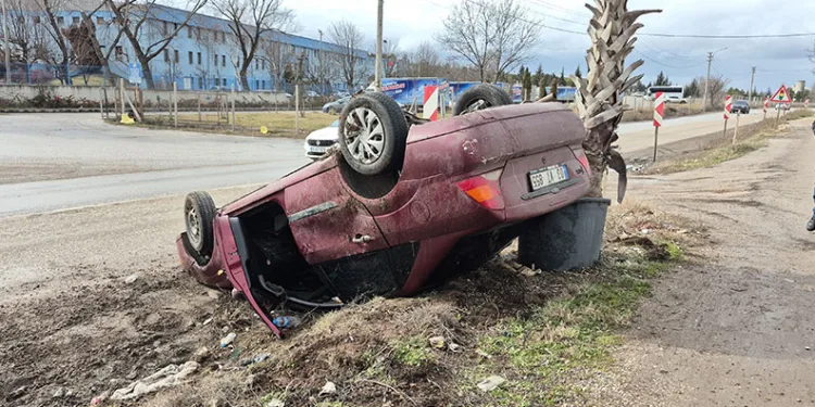 Özel İdare ekipleri tipiden kapanan yolları açmak için aralıksız çalışıyor