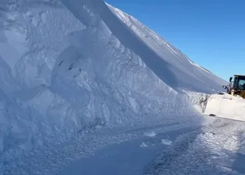 Kar kalınlığı 3 metreyi buldu