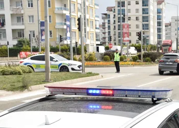 Suç örgütü operasyonunda gözaltına alınan 9 kişi adliyeye sevk edildi