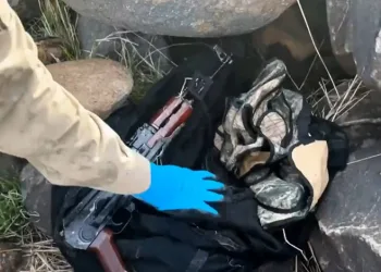 Batman’da seyir halindeki kamyonet alev aldı