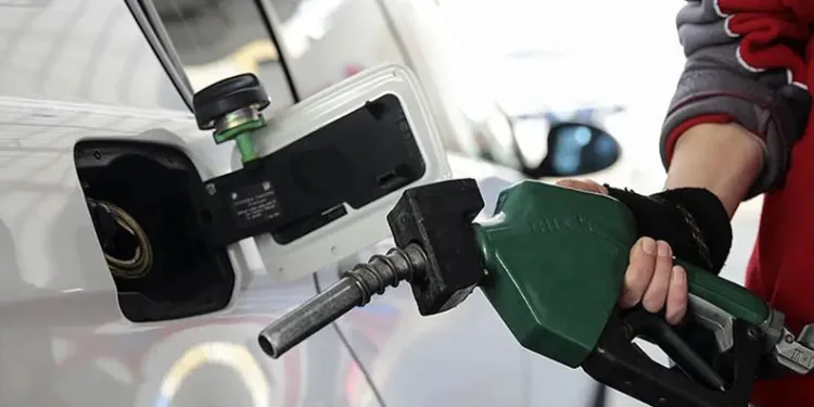 Gece yarısı benzine zam geldi