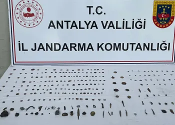 Hatay’da tırın yatak kısmından 5 kilo uyuşturucu çıktı