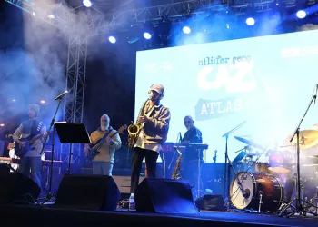 İlkokulda veliler kitap okuma yarışmasında ter döktü