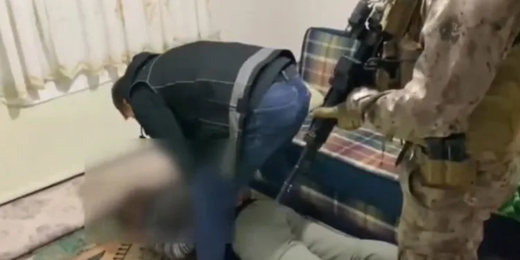 İlkokulda veliler kitap okuma yarışmasında ter döktü