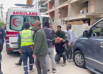 Çanakkale’de yanan araç bomba gibi patladı