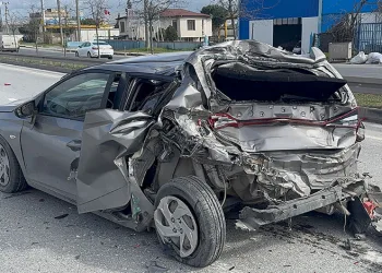 Batman’da seyir halindeki kamyonet alev aldı