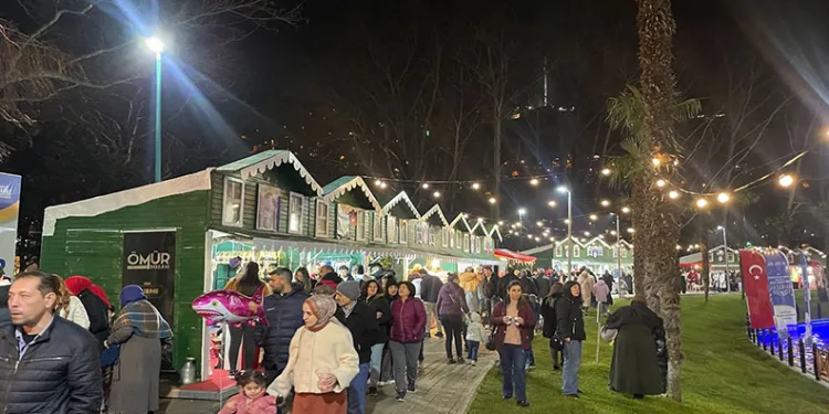 İlkokulda veliler kitap okuma yarışmasında ter döktü