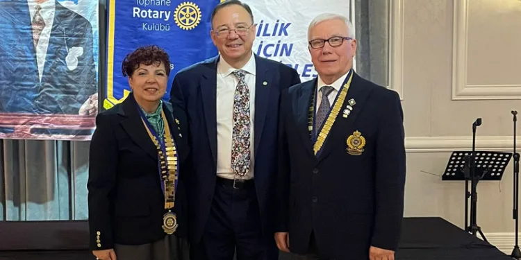 Tophane Rotary’den Prof. Dr. Türker Kılıç’a Meslek Hizmet Ödülü