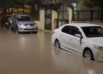 Bursa’da ehliyetsiz sürücü, park halindeki araçlara çarptı: 8 yaralı