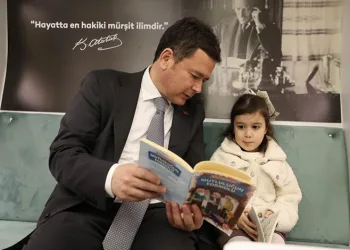 Uluabat Gölü’nde mahsur kalan aileyi jandarma kurtardı