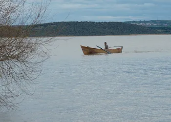 İlkokulda veliler kitap okuma yarışmasında ter döktü