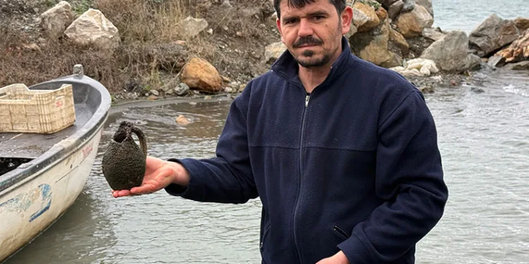 İznik Gölü’nde balıkçıların ağına küp takıldı