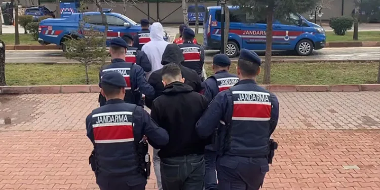 Hatay’da tırın yatak kısmından 5 kilo uyuşturucu çıktı