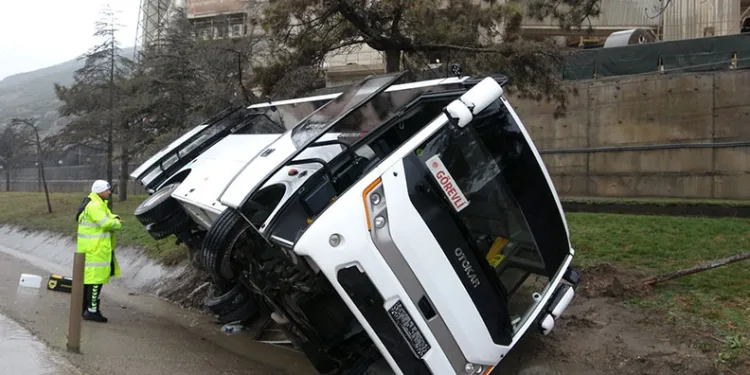 Hatay’da tırın yatak kısmından 5 kilo uyuşturucu çıktı