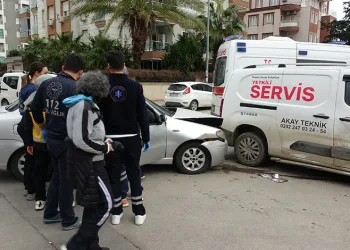 Çanakkale’de yanan araç bomba gibi patladı